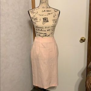 Cristina’s light pink pencil skirt❤️